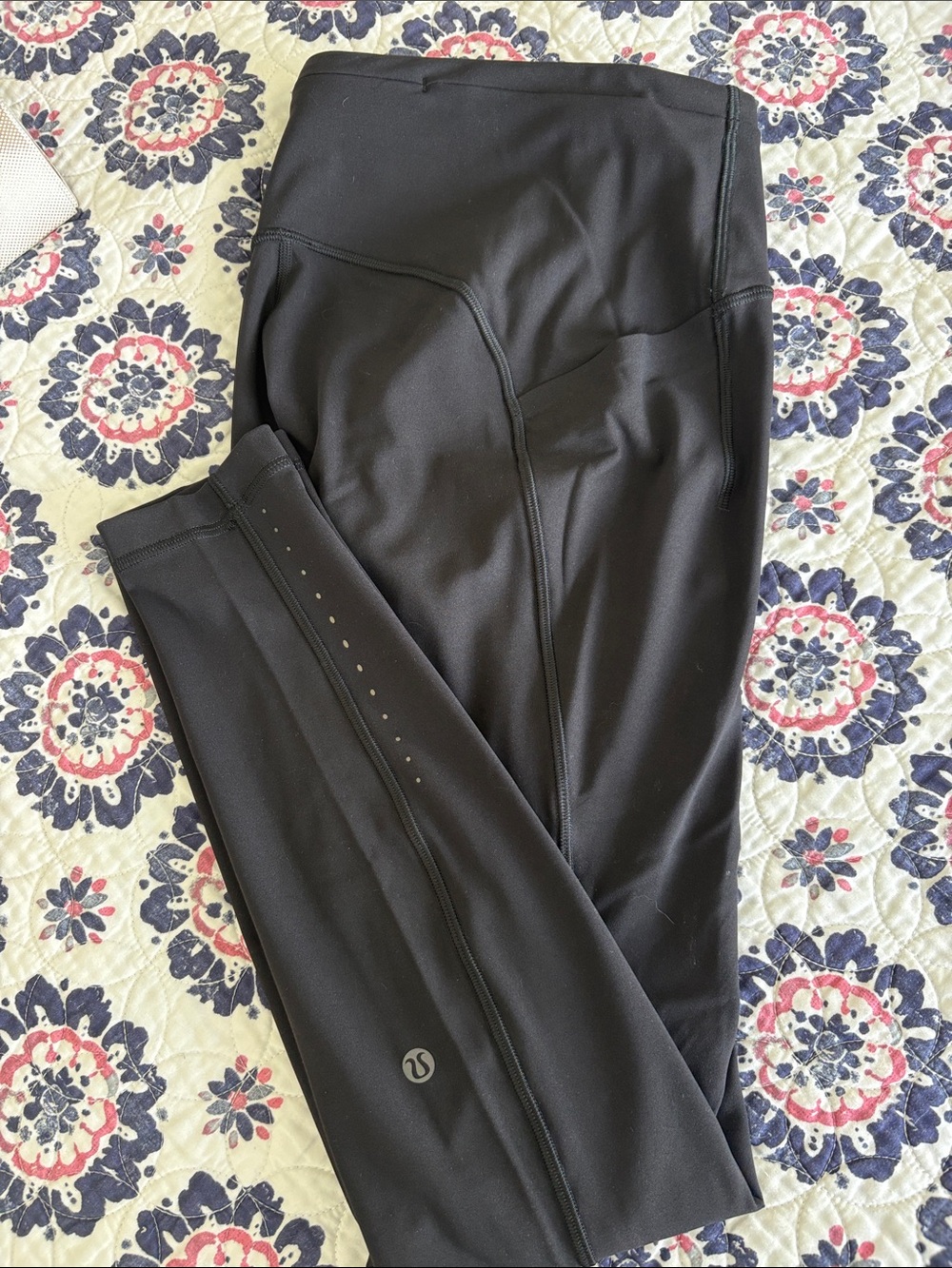 Lululemon Black size 6 run tights. Like new!